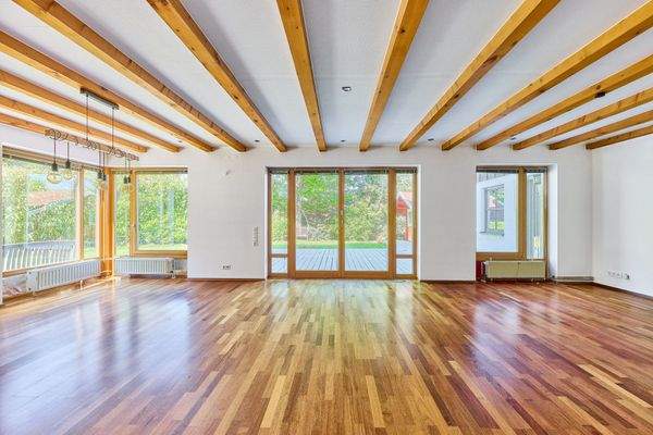 Wohn-/ Esszimmer mit Terrasse