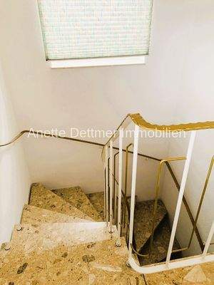 Zugang über das Treppenhaus zum UG