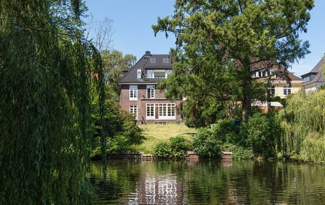 Stadthaus mit großem Garten direkt am Alsterlauf