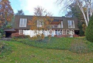 Außenansicht mit Garten