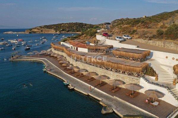 1+1 Apartments in a Beachfront Complex in İzmir Foça