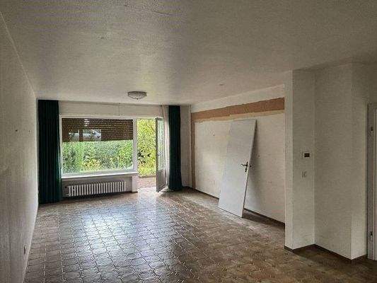 großzügiges Wohnzimmer