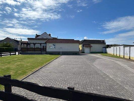 Zufahrt, Parkplätze.jpg