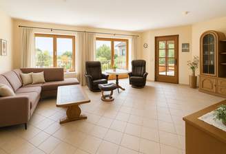 EG-Großzügiger Wohnraum mit Blick auf Terrasse & Grün