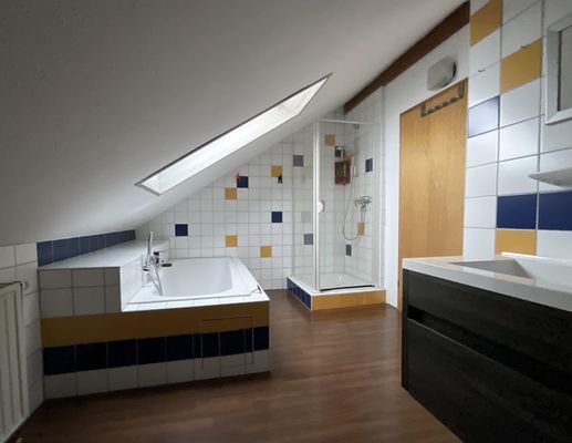 Badezimmer im DG