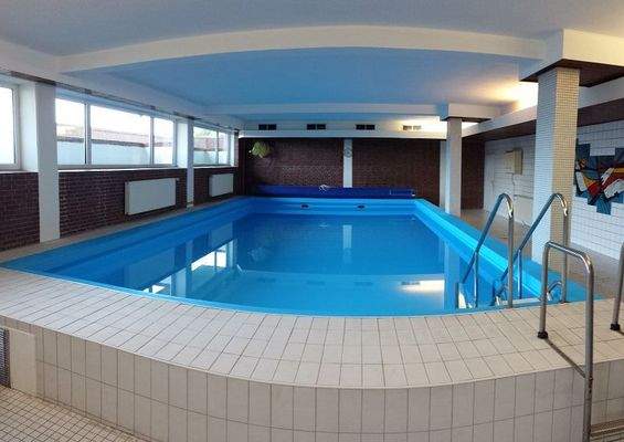 Alte Aufnahme -Schwimmbad wird saniert