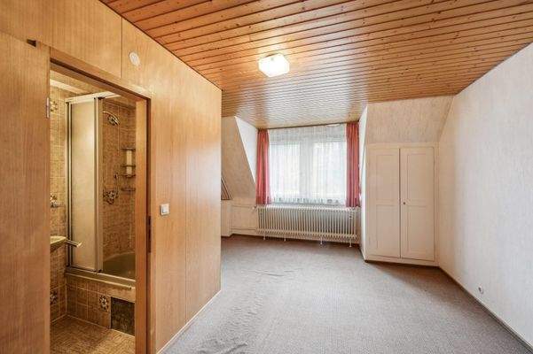 Haus 16 2.OG Zimmer mit Badezimmer