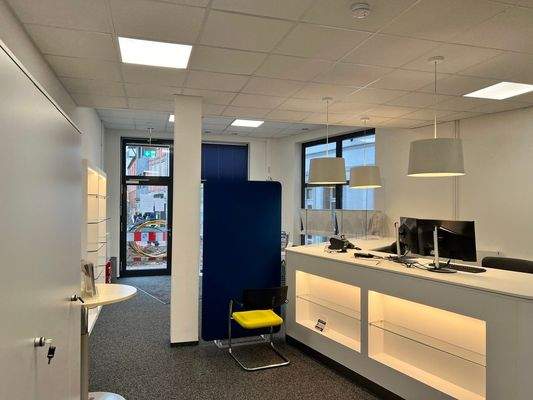 Fläche mit Empfangstresen 