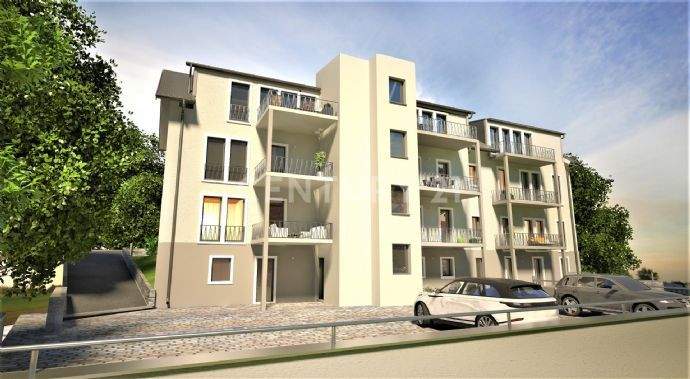 Rückansicht links mit Zufahrt zu den Stellplätzen 