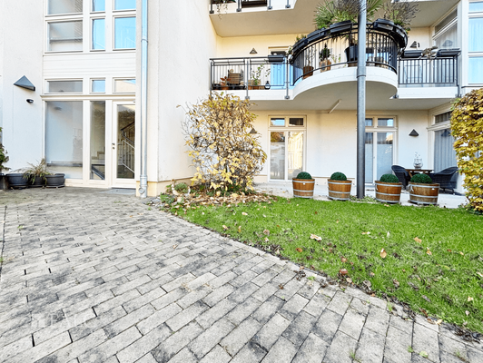 Ansicht Hauseingang und Terrasse