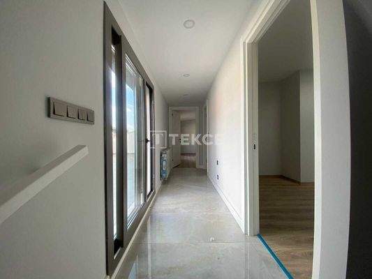 Spacious Apartments in Elevator Building in İzmir Karşıyaka