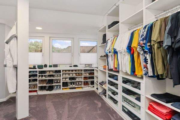 mit Ankleidezimmer (16,40 m²) ...