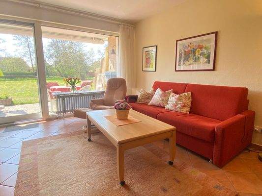 Wohnzimmer mit Blick ins Grüne