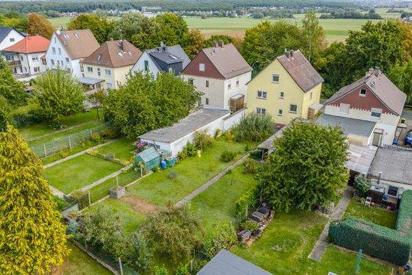 Drohne_Garten mit Haus_2