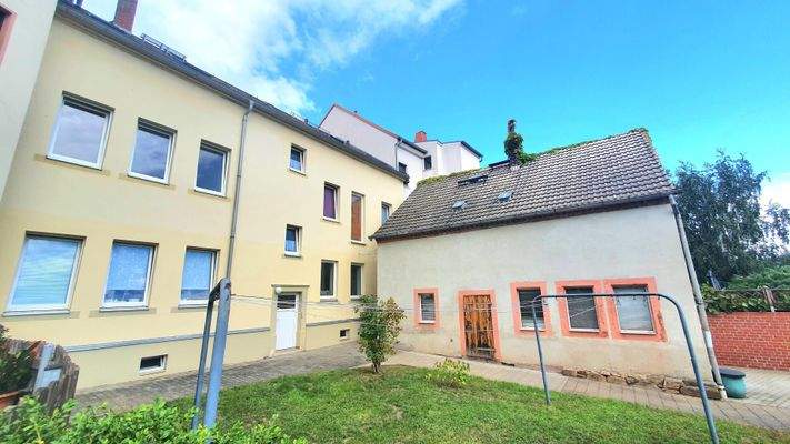 Rückansicht mit Nebengebäude