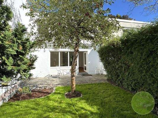 ... frontal zur Terrasse ...  