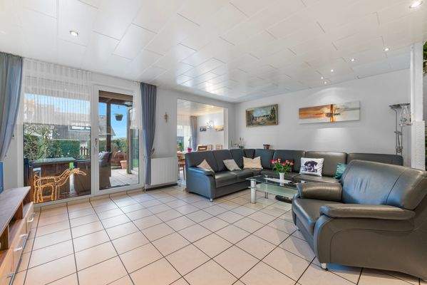 Wohnzimmer mit Gartenzugang