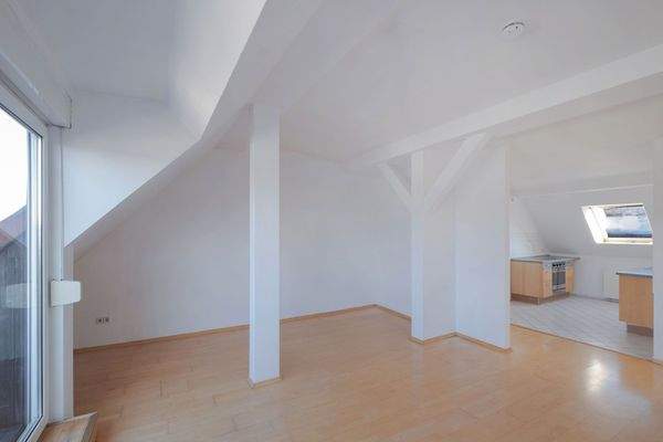 Weitere Ansicht Wohnzimmer mit Blick in die Küche