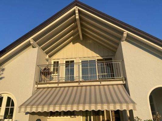 Überdachter Balkon
