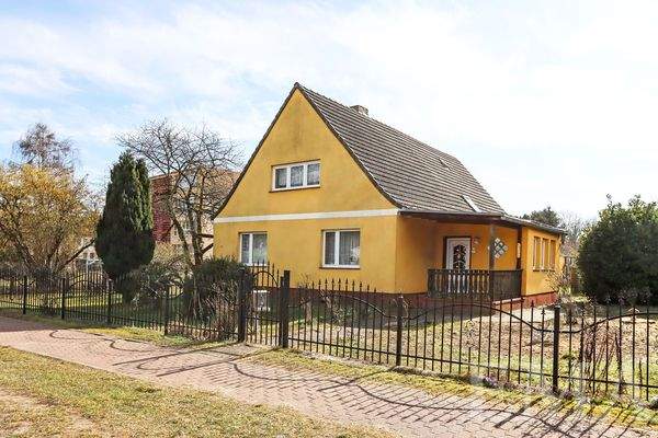 Hausansicht von der Straße