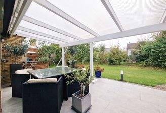 überdachte Terrasse