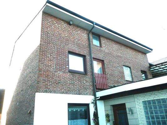 Teilansicht Hinterhof mit Anbauten