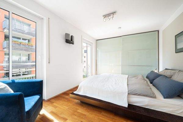 Beim Öffnen der Jalousien empfängt Sie die wunderb