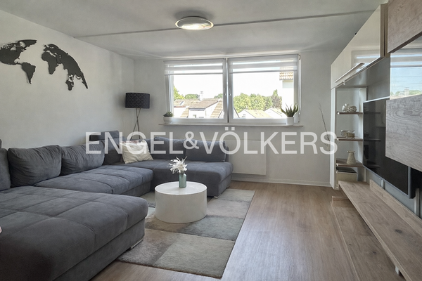 Lichtdurchflutetes Wohnzimmer