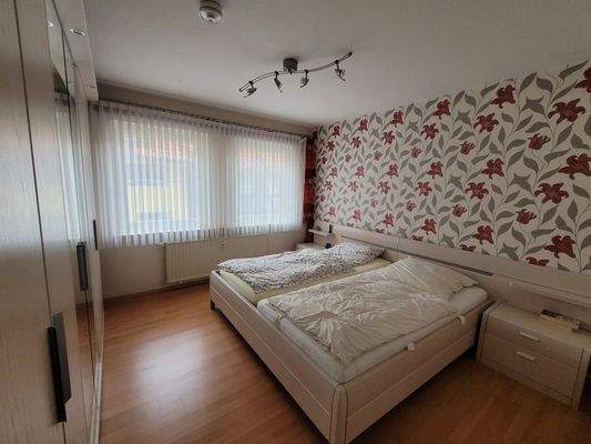 Schlafzimmer 1 a.jpg