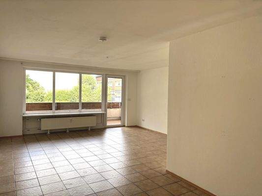 Blick vom Flur ins Wohnzimmer