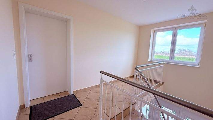 Treppenhaus / Wohnungstür