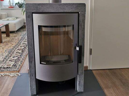 wärmespendender Holzofen