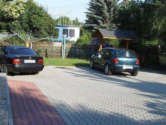 PKW- Stellplätze im Innenhof