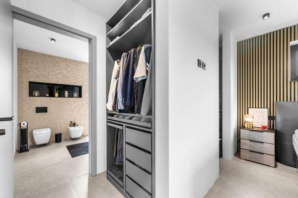 Eltern-Suite mit eigenem Bad.jpg