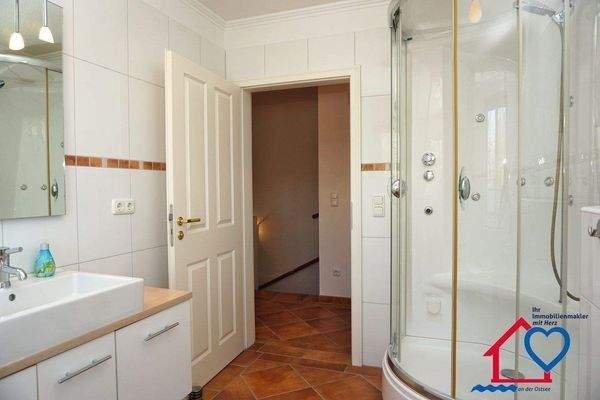 OG Badezimmer Dusche.JPG