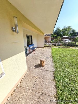 Terrasse mit Garten zur Mitbenutzung