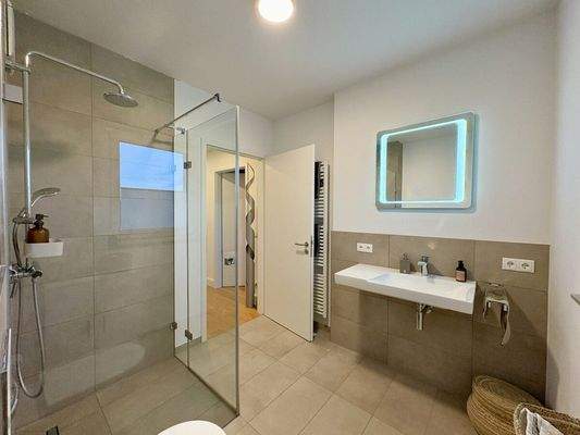 Badezimmer weitere Ansicht 