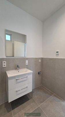 Bad mit Waschtisch und WaMaAnschluss ETW 9
