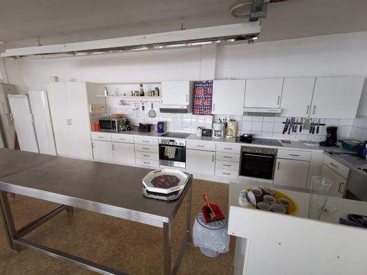 ehemalige Lehrküche als Aufenthaltsraum geeignet