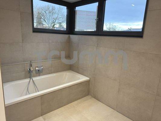 Geborgene Badewannennische