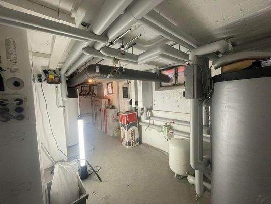 Technikraum mit neuer Technik