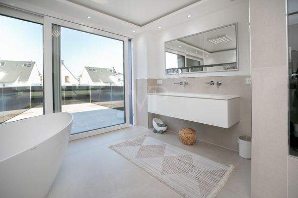 Masterbad mit Terrasse (I)