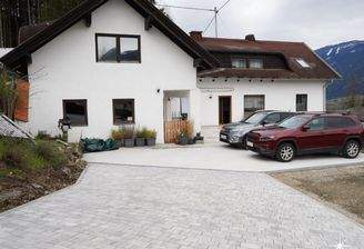 Außenansicht + Zugang EG.