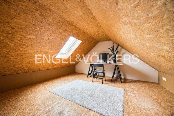 Einer von drei zusätzlichen Räumen im Spitzboden z