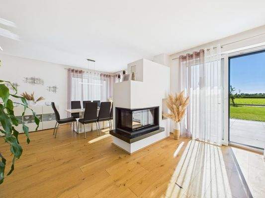 Wohn- und Essbereich 6