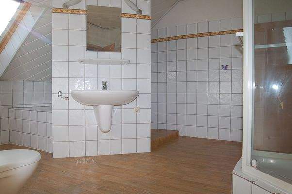22 Badezimmer DG.JPG