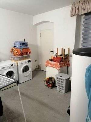 Heizungs,-Wasch-und Trockenraum mit Ausgang zum Ga