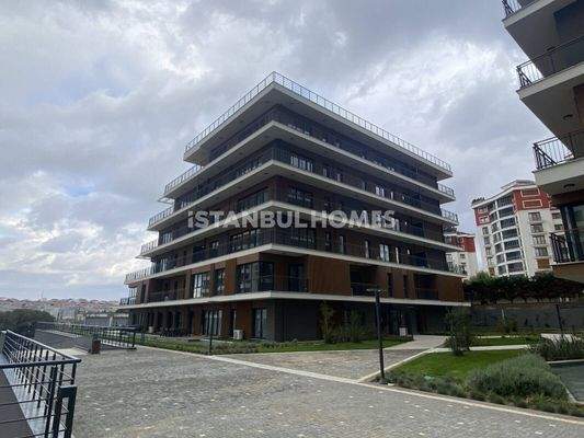 Istanbul Apartments with Green Complex Areas in Ümraniye