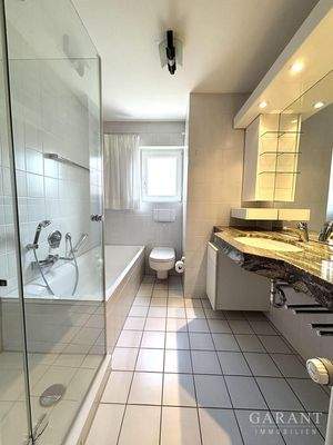 Tageslicht Bad mit Dusche