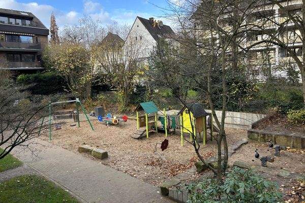 öffentlicher Kinderspielplatz vor der Haustüre